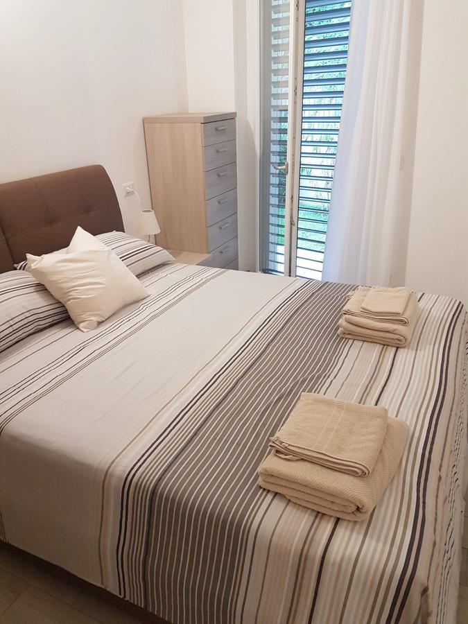 Baia Blu - Luxury Apartments With Pool Cremia Bagian luar foto