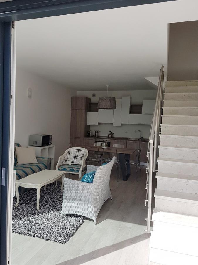 Baia Blu - Luxury Apartments With Pool Cremia Bagian luar foto
